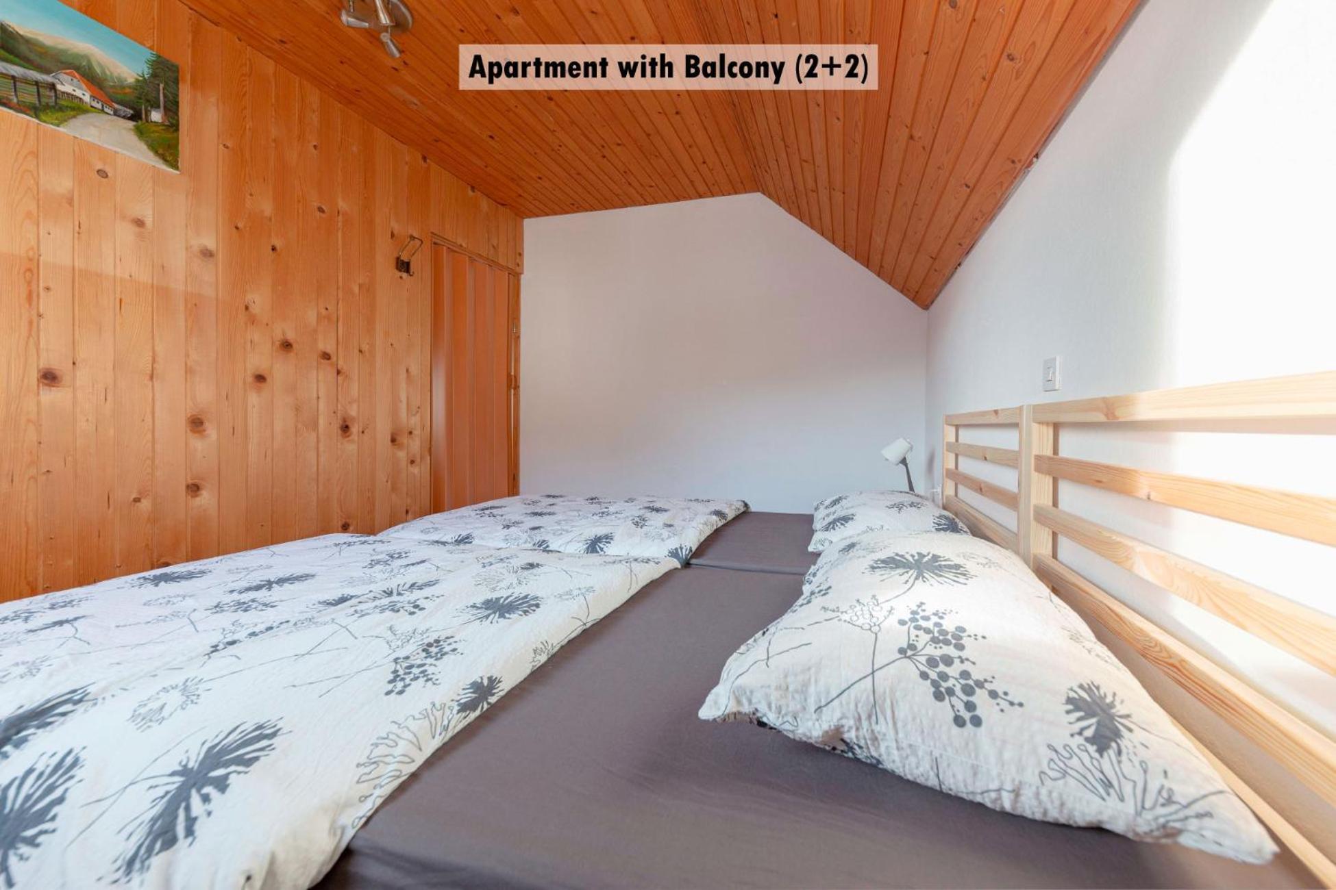 Apartments Farm House Uric Jesenice Buitenkant foto